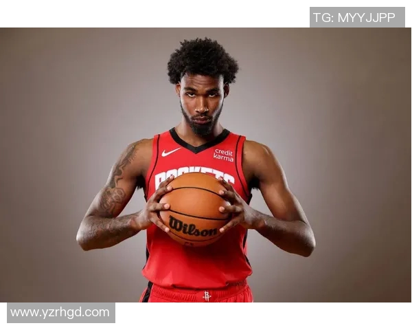 塔里伊森如何在NBA赛场上展现出色的个人能力与团队合作精神